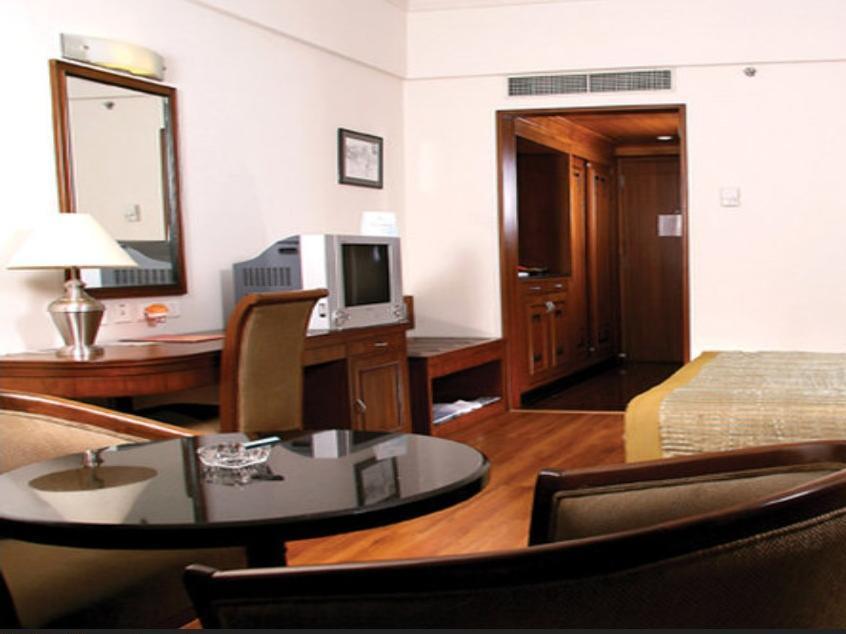 晨奈绿色公园酒店 钦奈 外观 照片 A room at the hotel