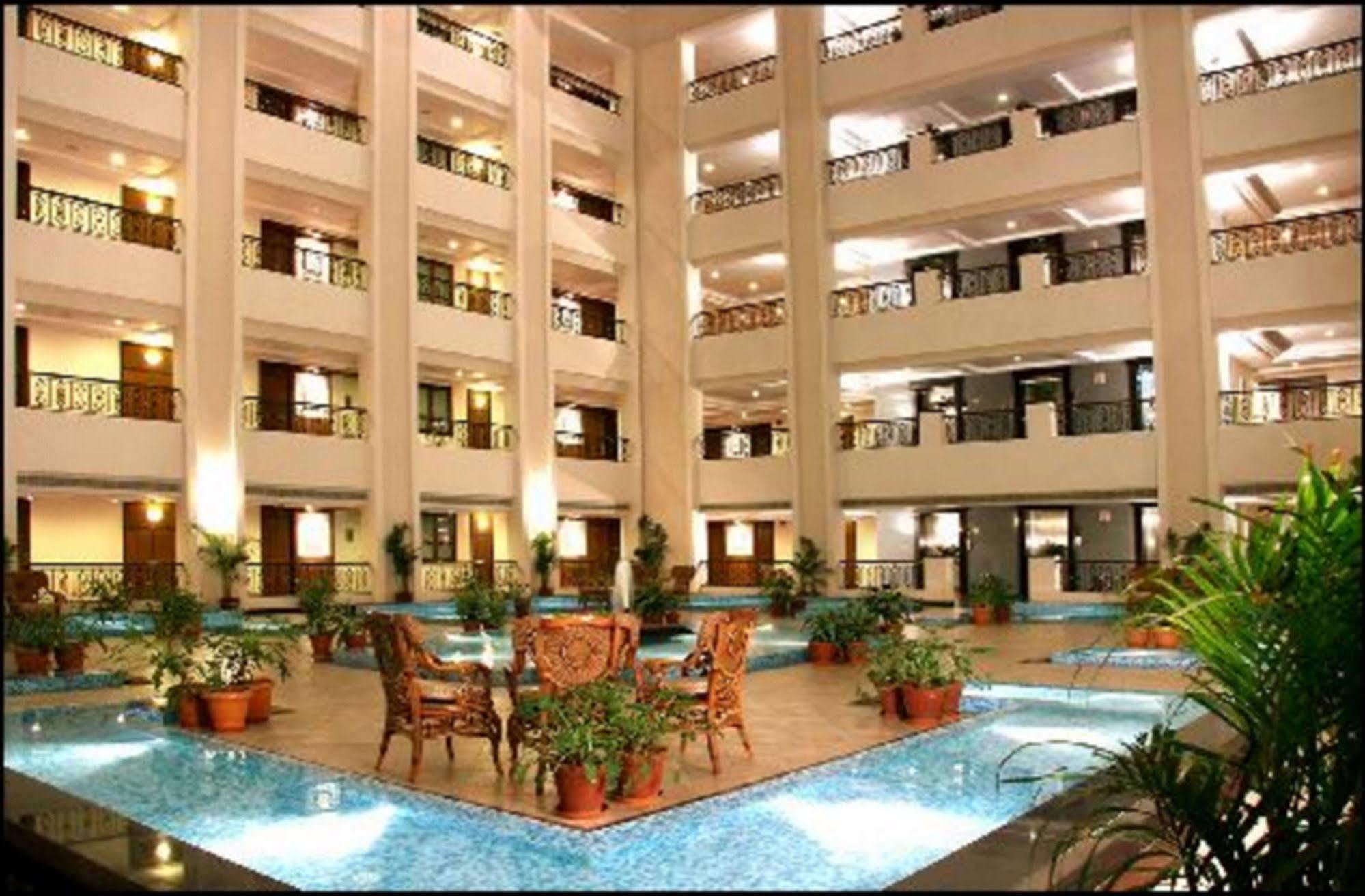 晨奈绿色公园酒店 钦奈 外观 照片 The interior of the hotel