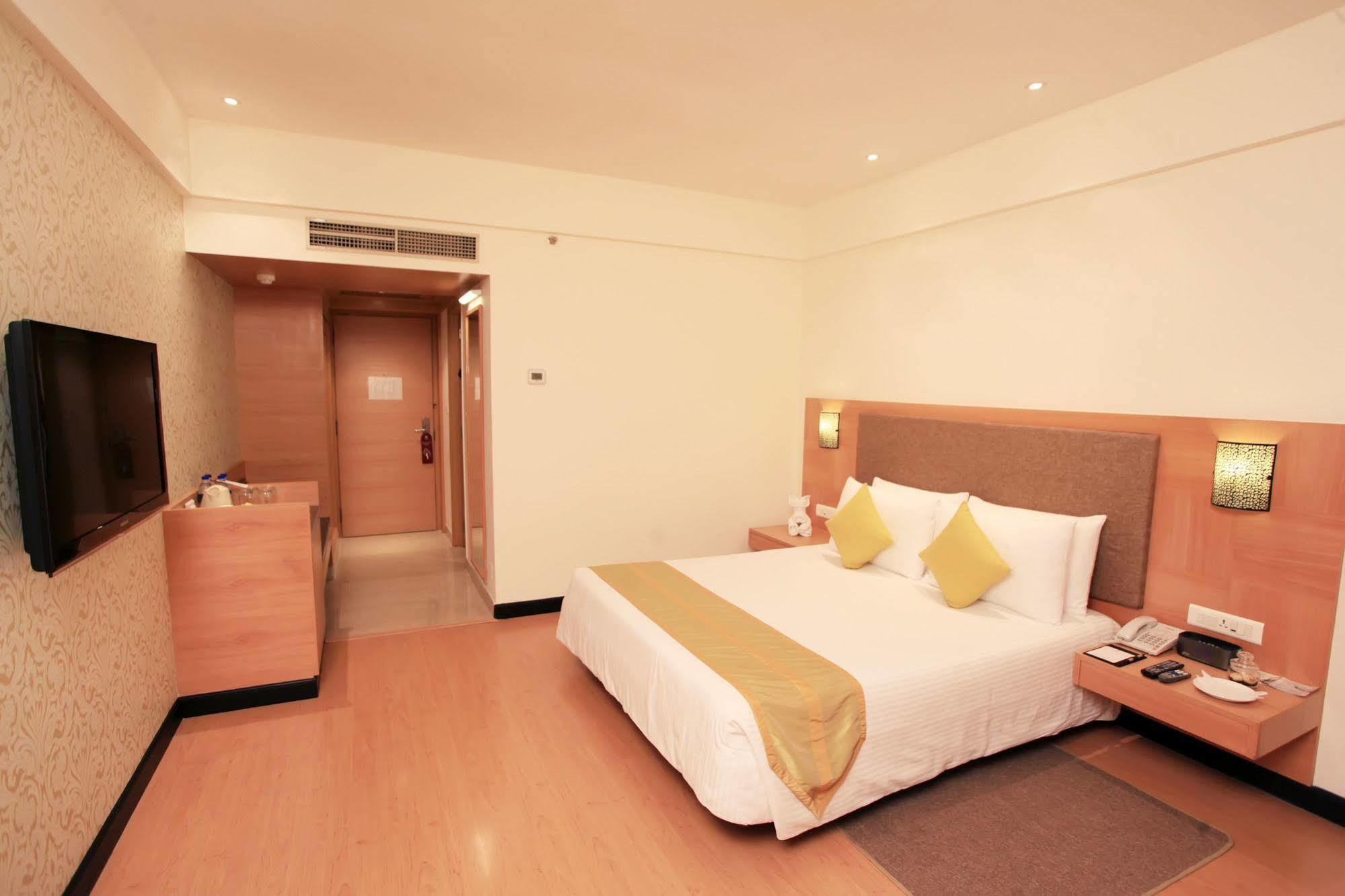 晨奈绿色公园酒店 钦奈 外观 照片 A room at the hotel