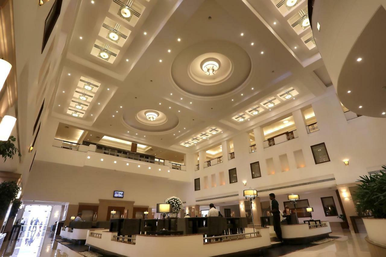 晨奈绿色公园酒店 钦奈 外观 照片 The lobby of the hotel