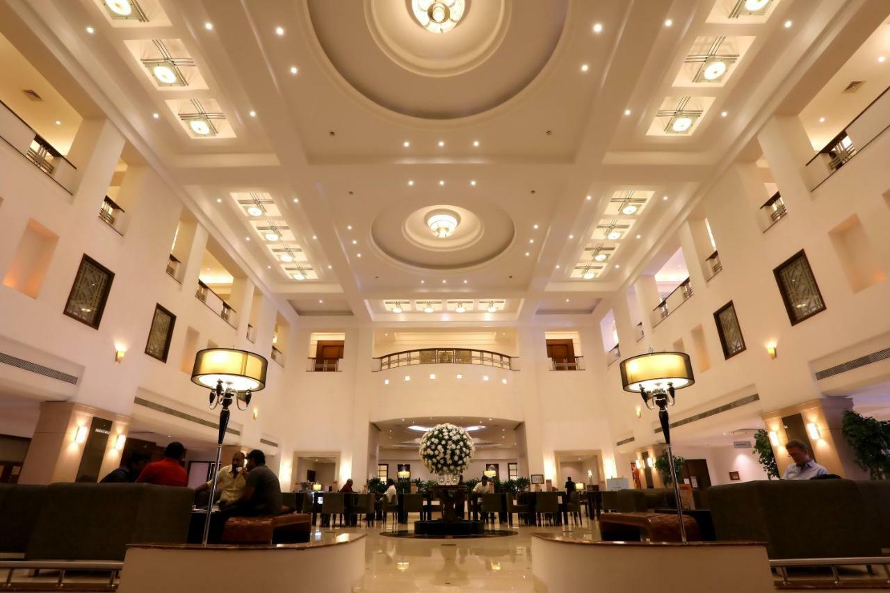 晨奈绿色公园酒店 钦奈 外观 照片 The lobby of the hotel