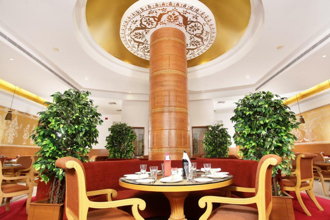 晨奈绿色公园酒店 钦奈 外观 照片 The interior of the restaurant