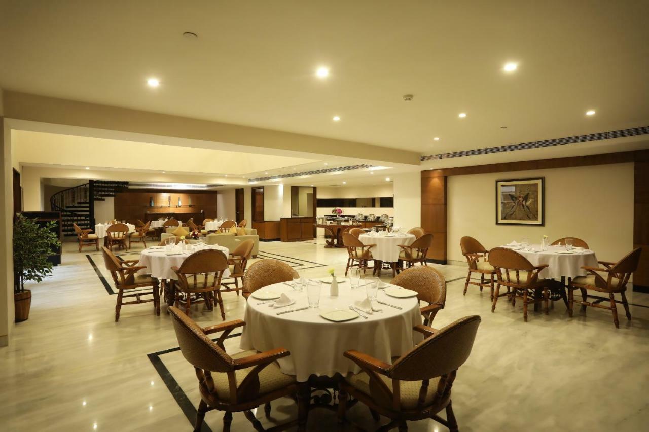 晨奈绿色公园酒店 钦奈 外观 照片 The restaurant at the hotel