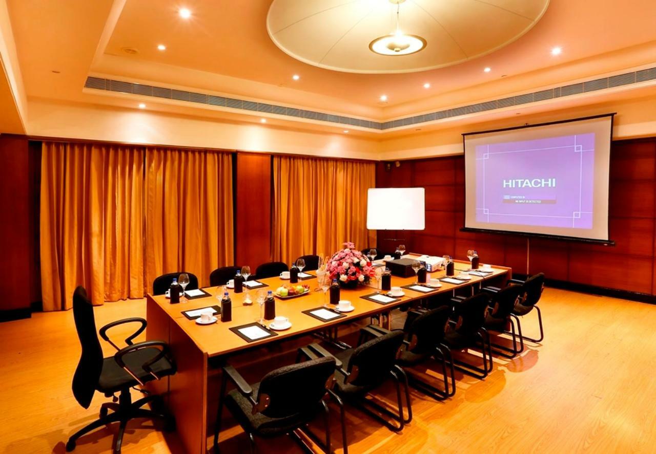 晨奈绿色公园酒店 钦奈 外观 照片 Boardroom at the Taj Bengal